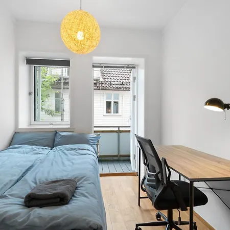 Bak Bryggen, Moderne Leilighet 2 Soverom Med Balkong