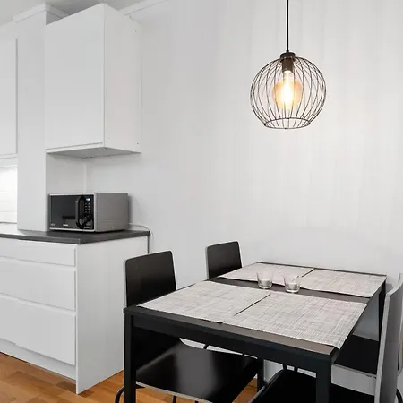 Bak Bryggen, Moderne 2 Soverom Med Balkong Appartement